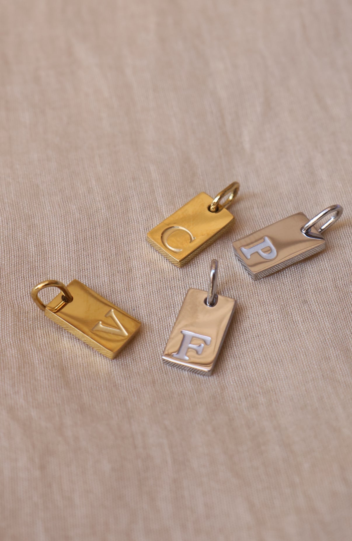 Charm Iniziale Preziosa