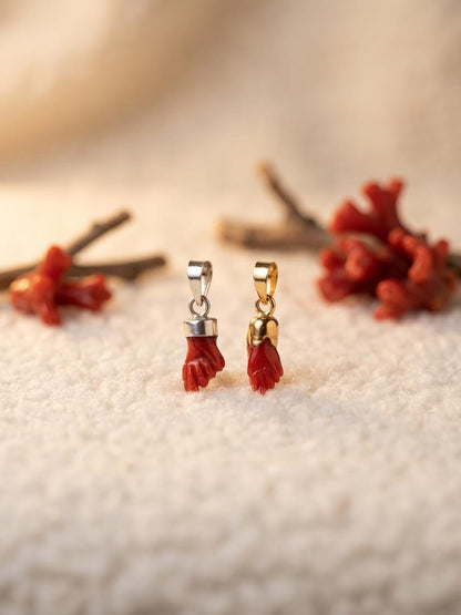 Charm Pugno Corallo